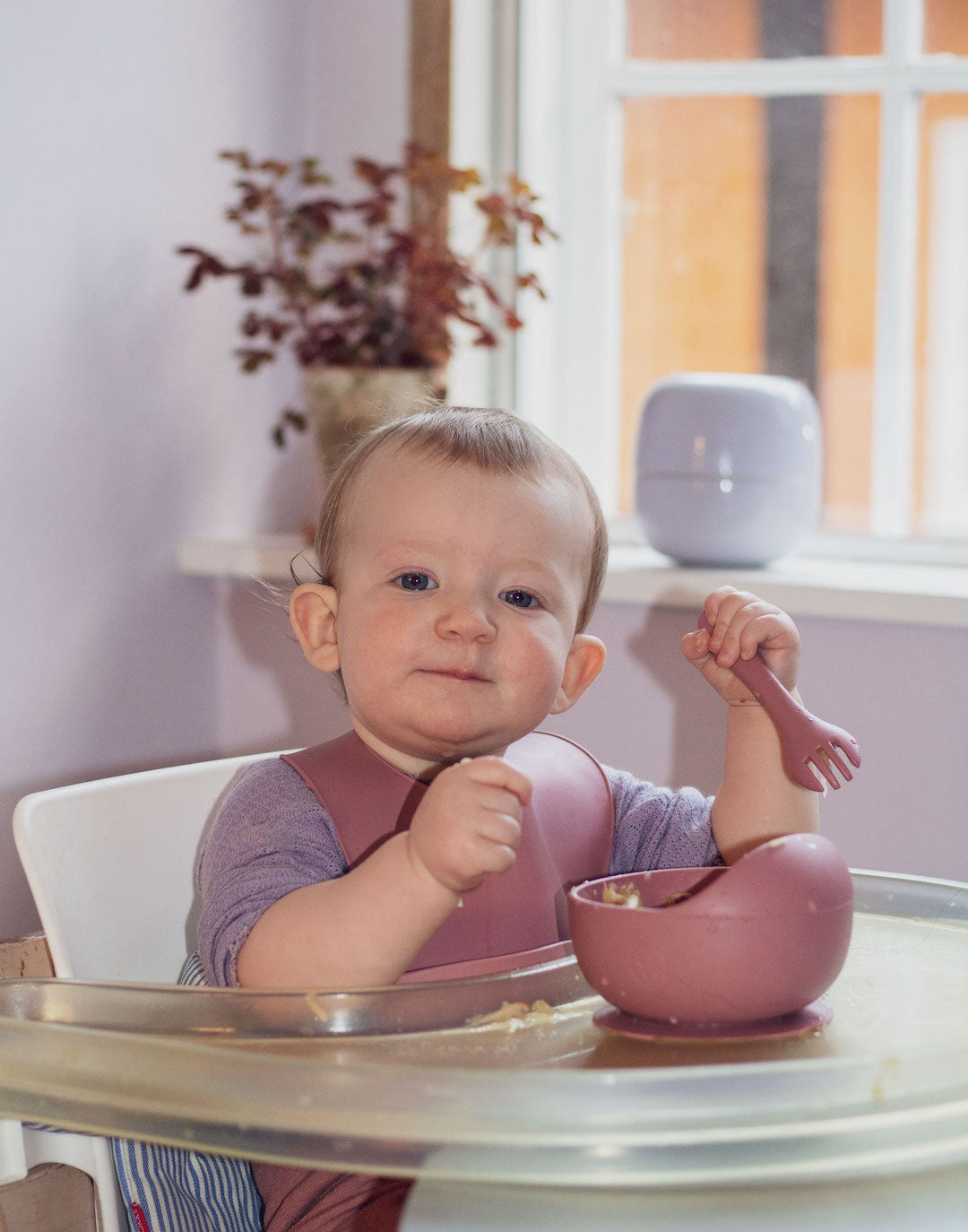 Sæt i silikone med tallerken, skål og bestik