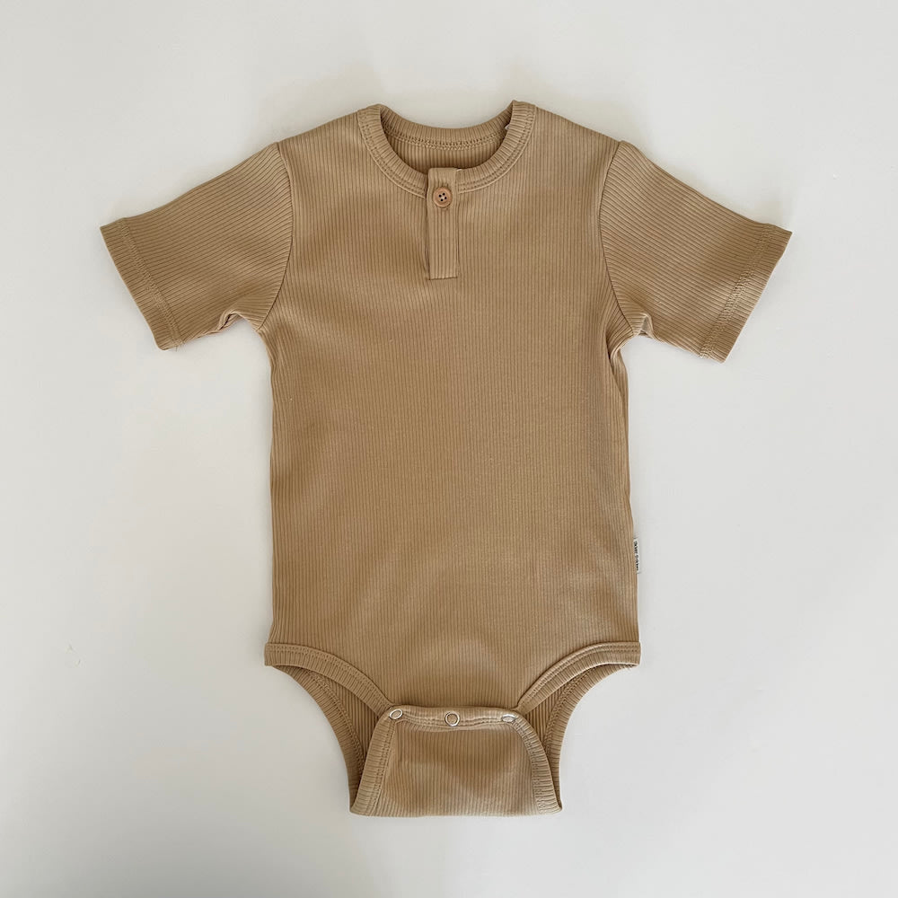 Basic rib kortærmet body - camel & royal blue