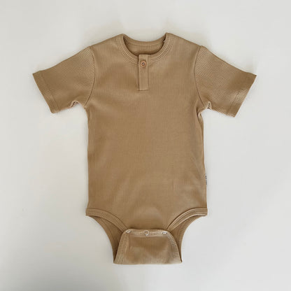 Basic rib kortærmet body - camel & royal blue