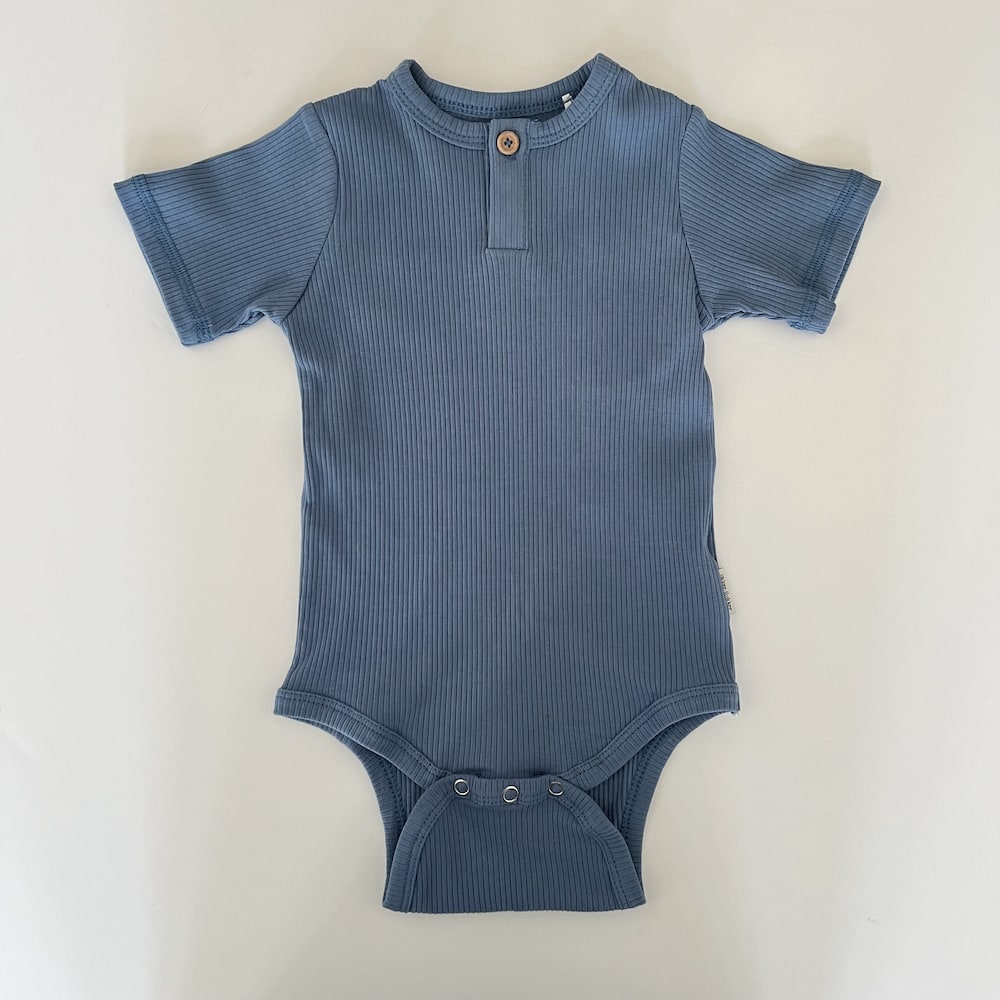 Basic rib kortærmet body - camel & royal blue