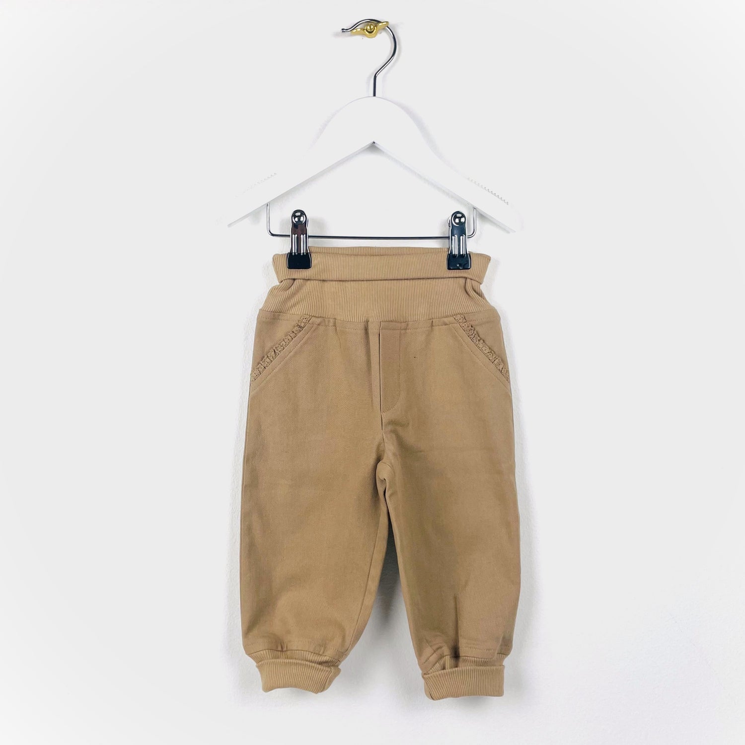 Cargo bukser i tre farver med blonder - økologisk bomuld - baby - GOTS