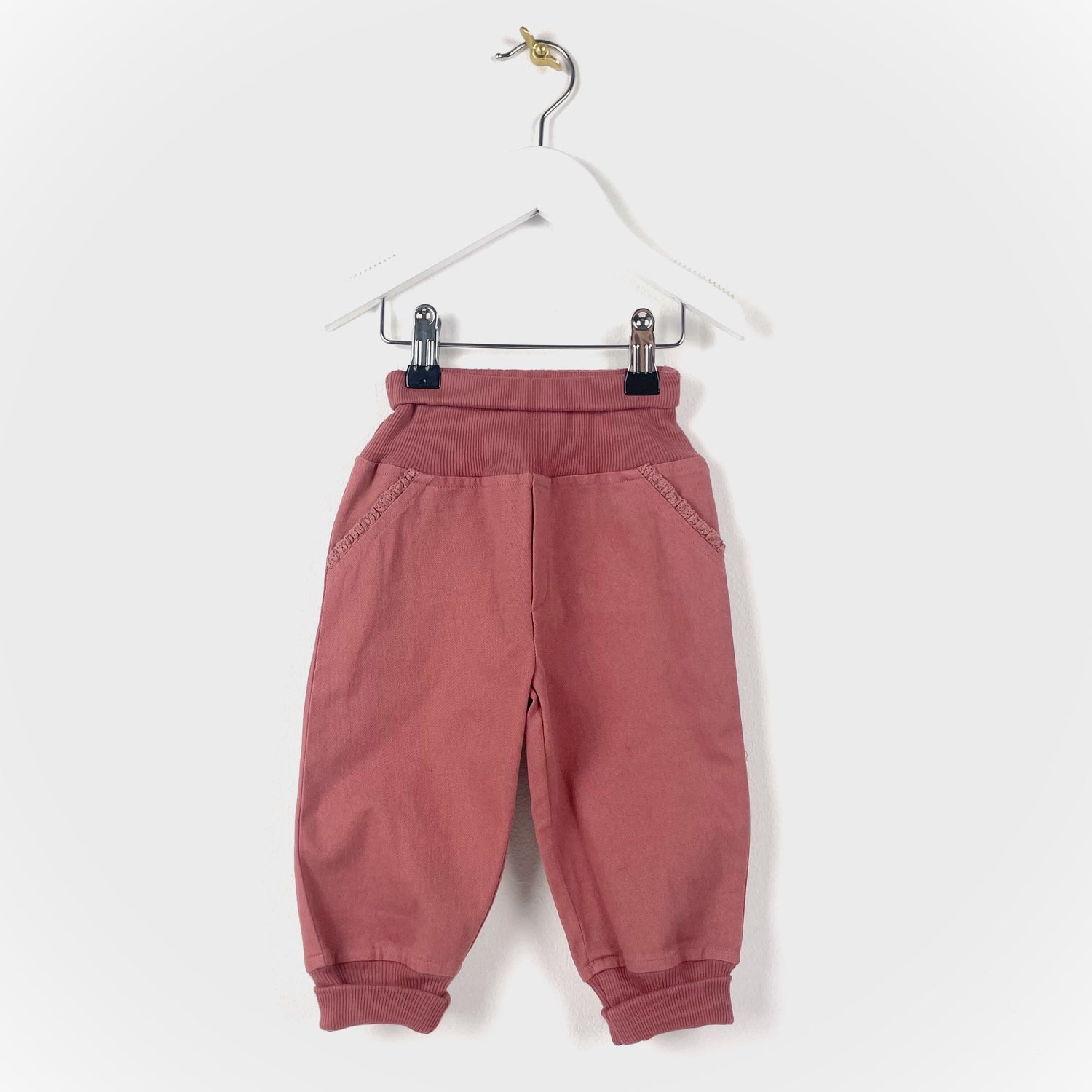 Cargo bukser i tre farver med blonder - økologisk bomuld - baby - GOTS